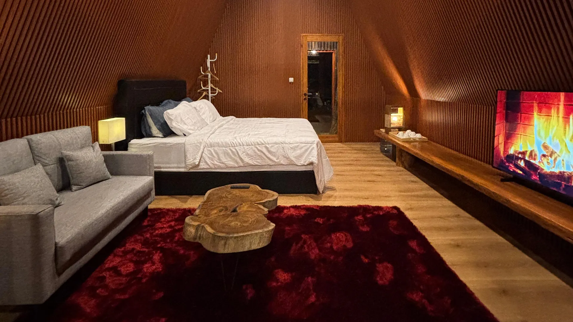 Pineus Tilu Cabin VIP-B